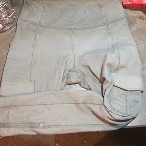 2 for $25 💃🏻Lululemon cargo leggings